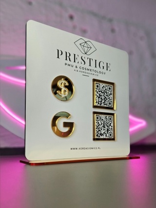 Prezenter stand stojak social media z 2 kodami QR i logo grawerowanym | KONFIGURATOR